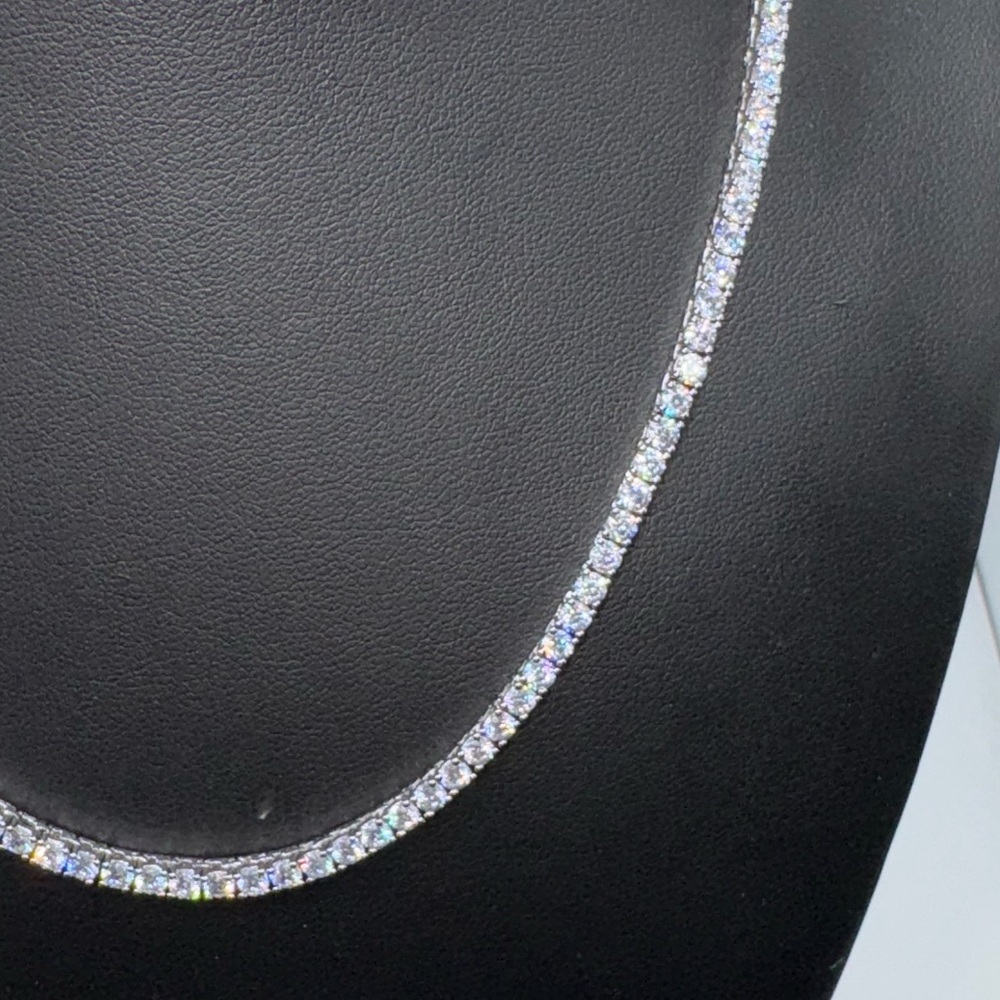 18kt Tennis Necklace - Picture 8 of 11